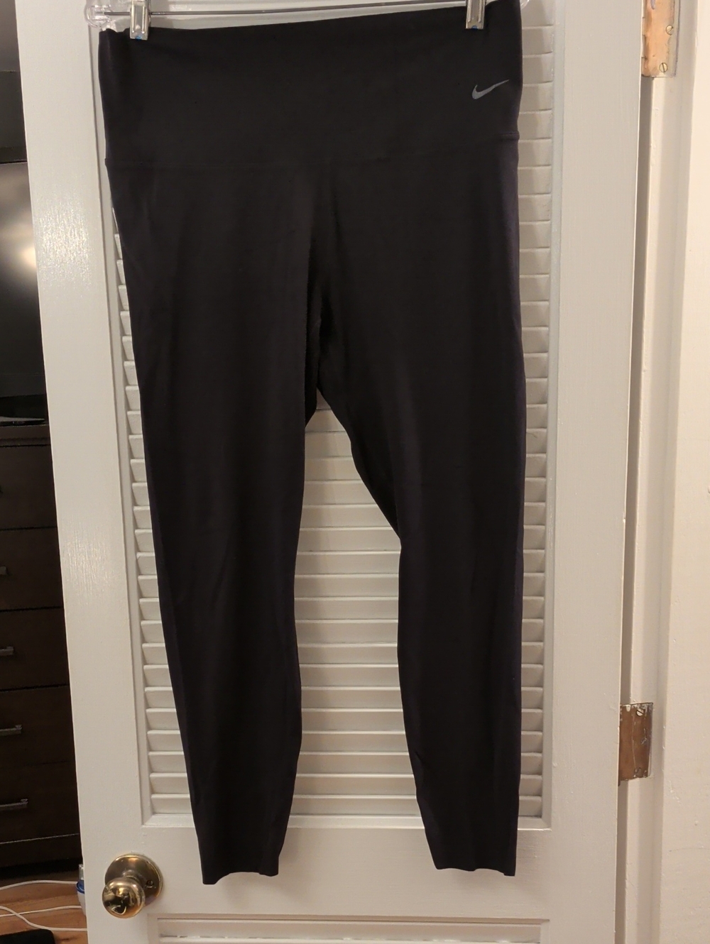 Nike Black High-Waist Leggings with Subtle Swoosh